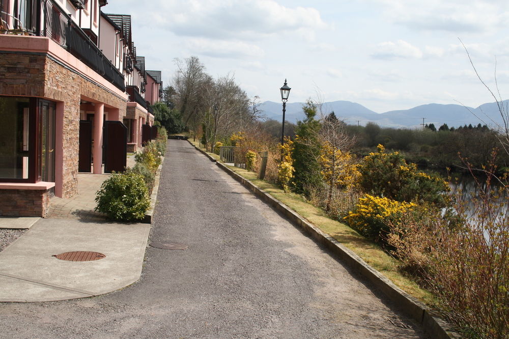 2 Mile Lodge Kenmare Eksteriør billede